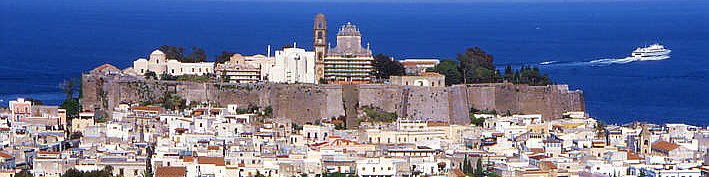 &Uuml;ber der Altstadt von Lipari trohnt die fast 5000 Jahre alte Burg